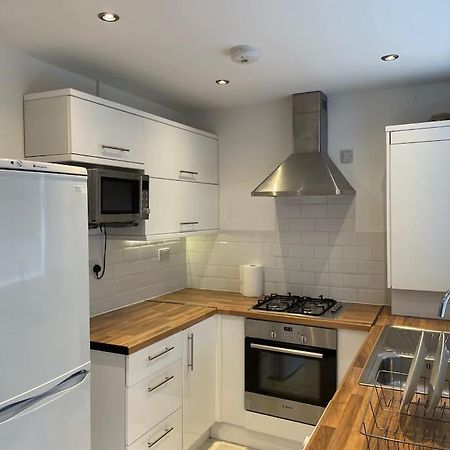 Entire Ground Floor Apartment In Watford Watford  Kültér fotó