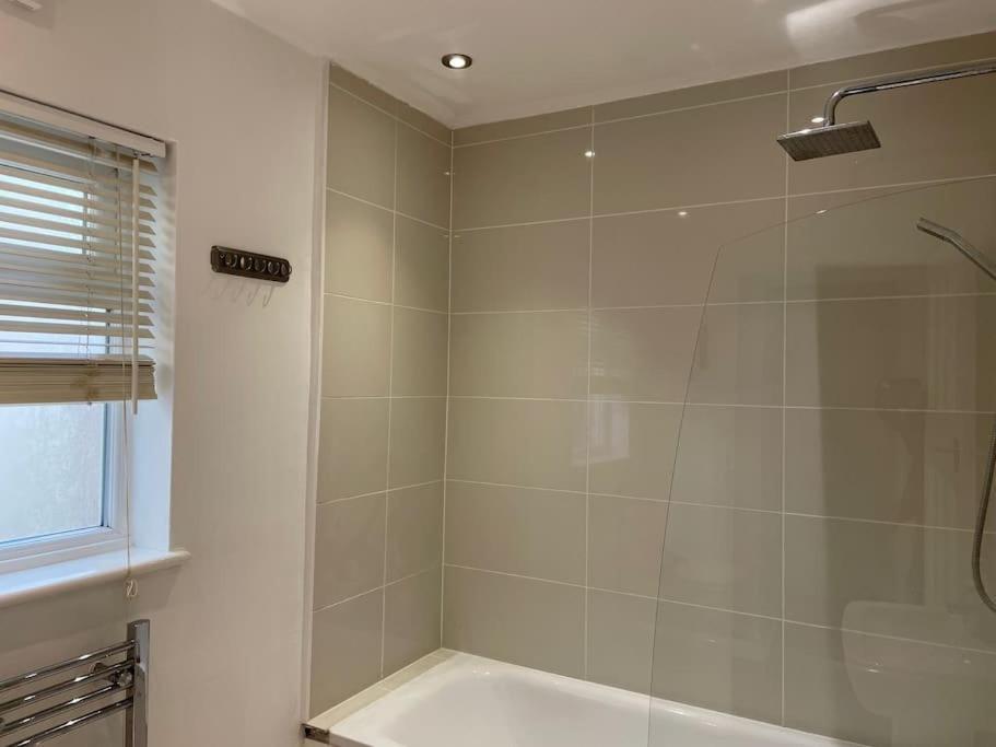 Entire Ground Floor Apartment In Watford Watford  Kültér fotó