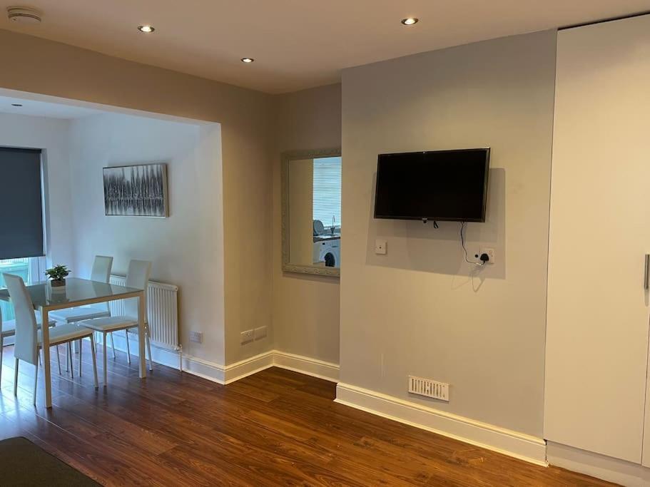 Entire Ground Floor Apartment In Watford Watford  Kültér fotó