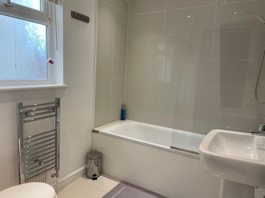 Entire Ground Floor Apartment In Watford Watford  Kültér fotó