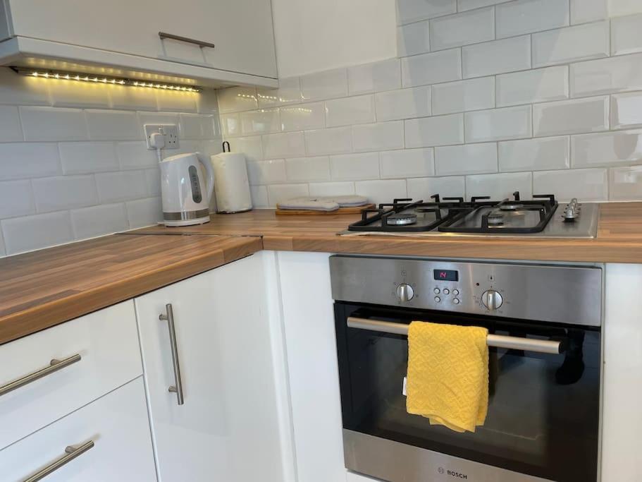 Entire Ground Floor Apartment In Watford Watford  Kültér fotó