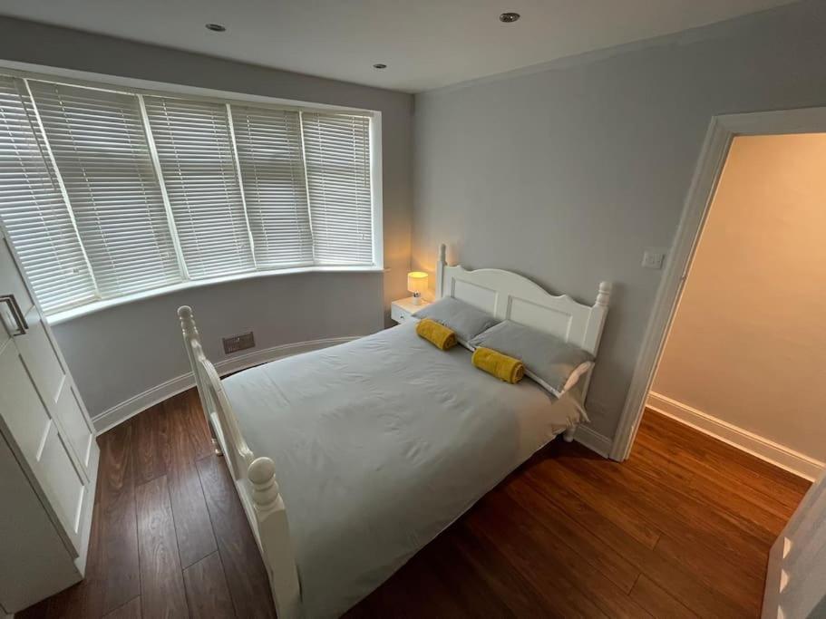 Entire Ground Floor Apartment In Watford Watford  Kültér fotó