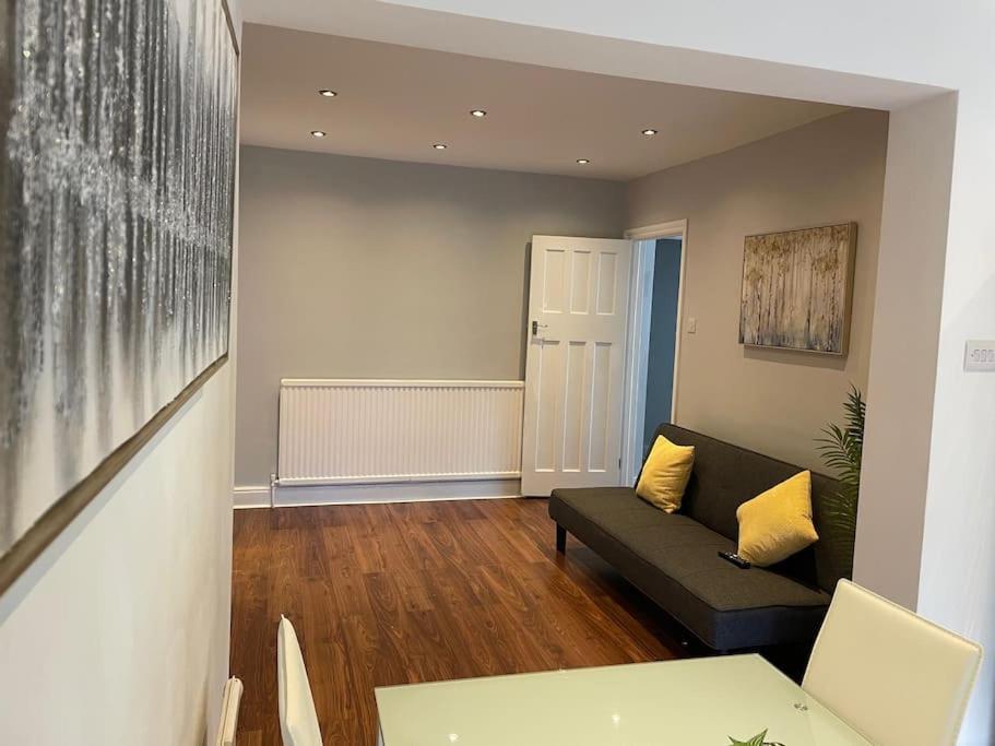 Entire Ground Floor Apartment In Watford Watford  Kültér fotó